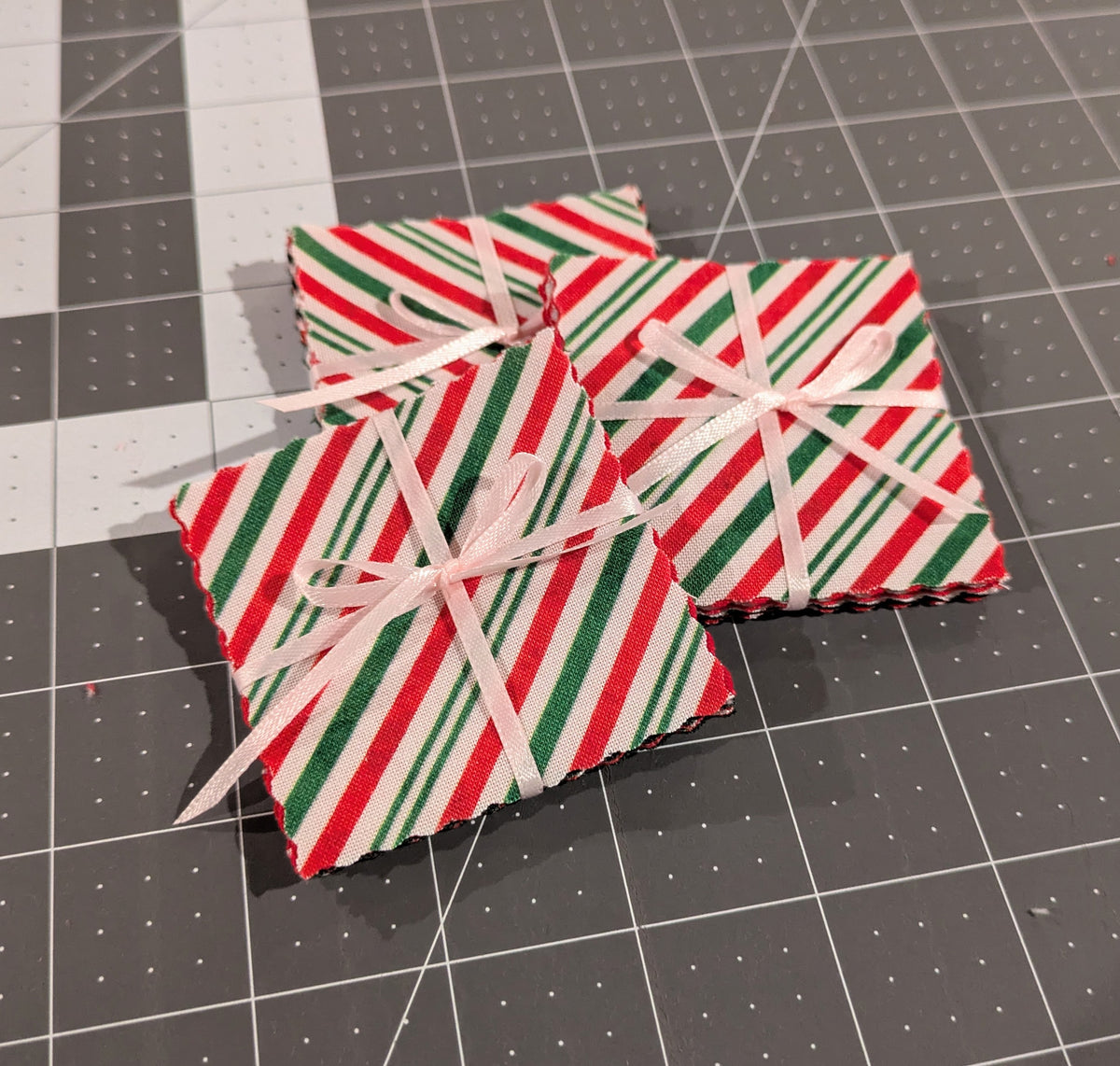 Peppermint Twist - Mini Charm Pack