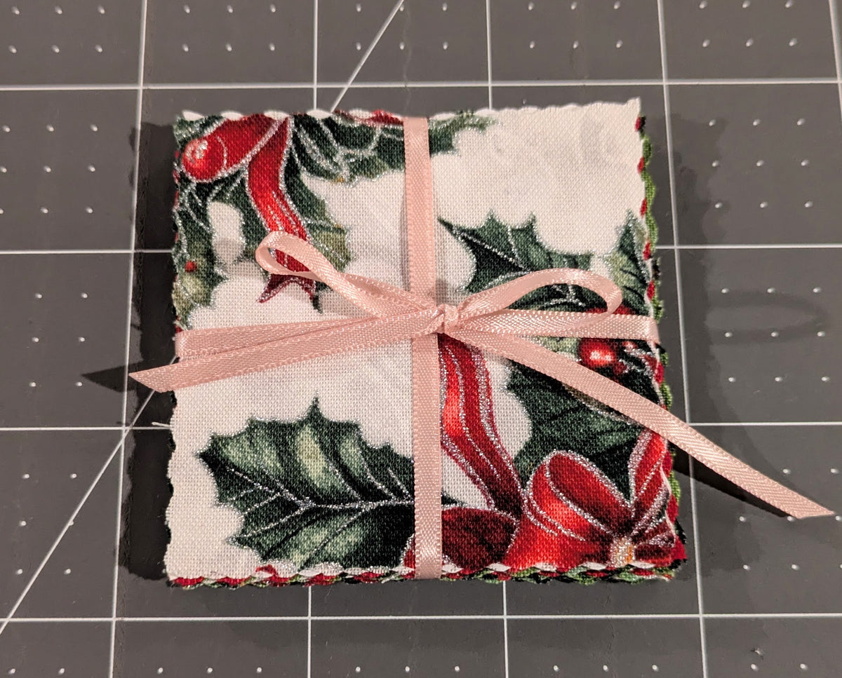 Holly & Bows - Mini Charm Pack