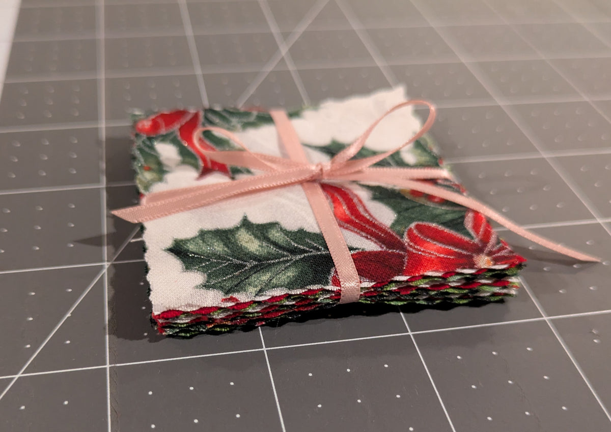 Holly & Bows - Mini Charm Pack