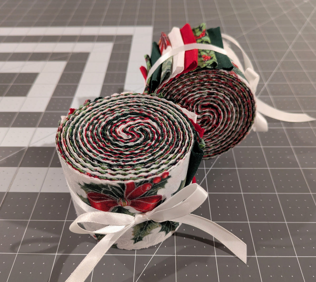 Holly & Bows - Mini Jelly Roll
